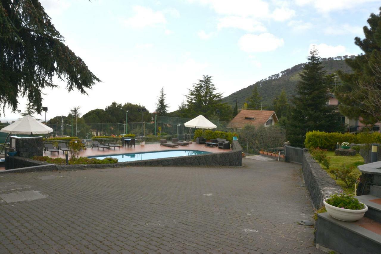 Etna Hut Bed & Breakfast Nicolosi Exterior photo
