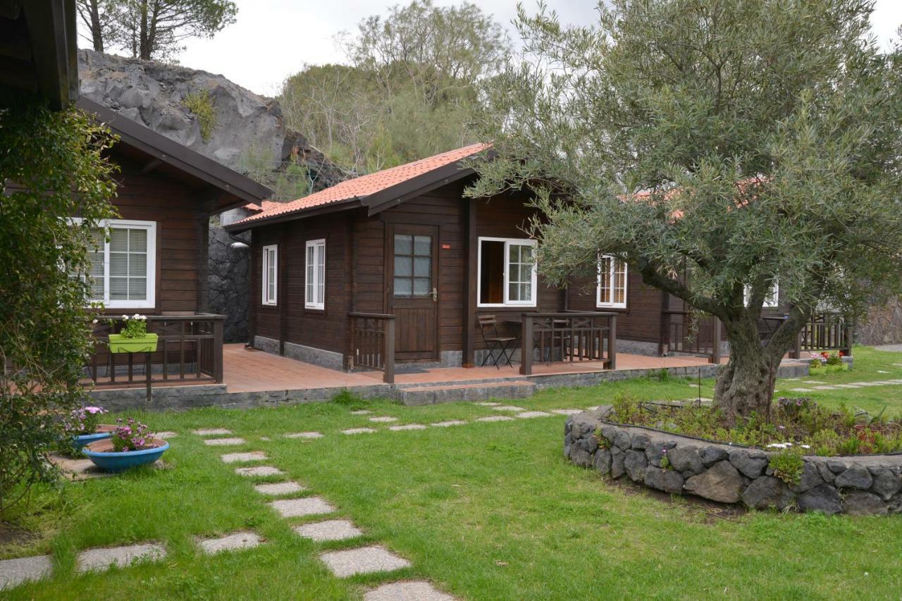 Etna Hut Bed & Breakfast Nicolosi Exterior photo